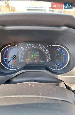 Позашляховик / Кросовер Toyota RAV4 2020 в 