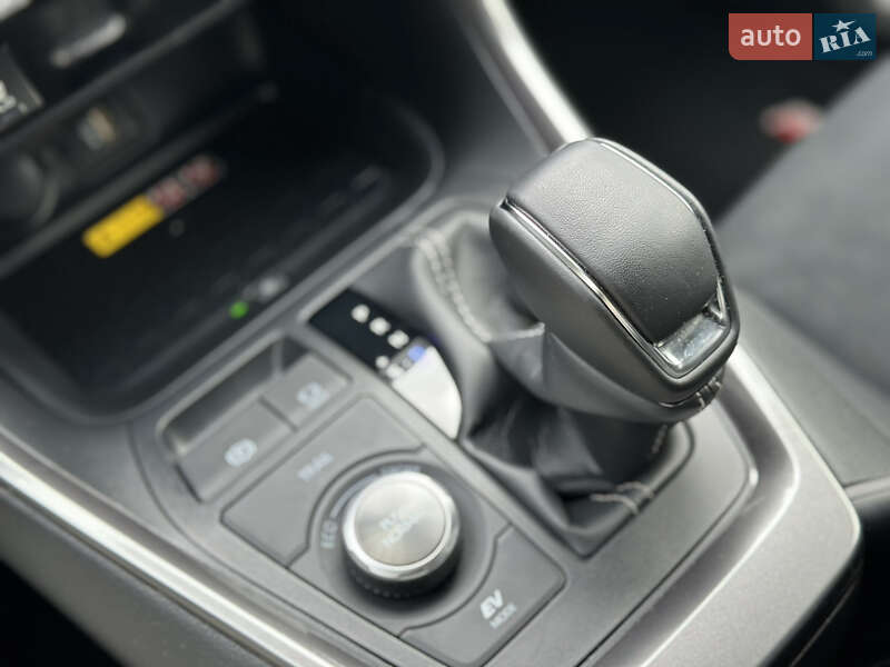 Внедорожник / Кроссовер Toyota RAV4 2024 в Киеве