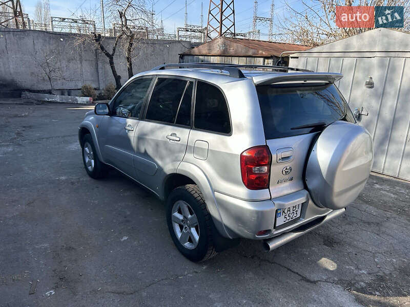 Позашляховик / Кросовер Toyota RAV4 2004 в Києві