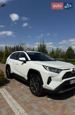 Внедорожник / Кроссовер Toyota RAV4 2021 в 