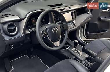Внедорожник / Кроссовер Toyota RAV4 2016 в 