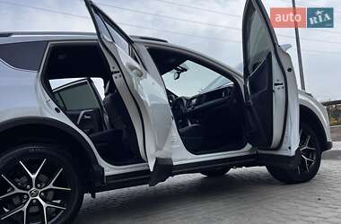 Внедорожник / Кроссовер Toyota RAV4 2016 в 