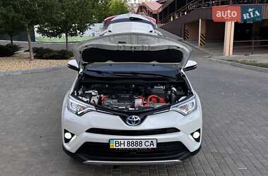 Внедорожник / Кроссовер Toyota RAV4 2016 в 