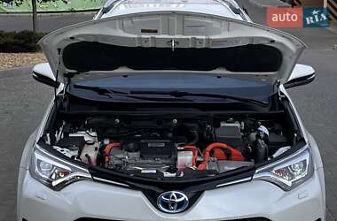 Внедорожник / Кроссовер Toyota RAV4 2016 в 
