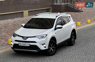 Внедорожник / Кроссовер Toyota RAV4 2016 в 