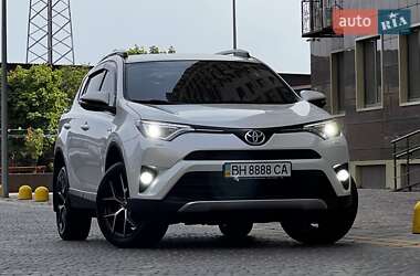 Внедорожник / Кроссовер Toyota RAV4 2016 в 