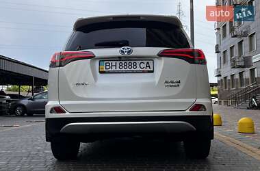 Внедорожник / Кроссовер Toyota RAV4 2016 в 