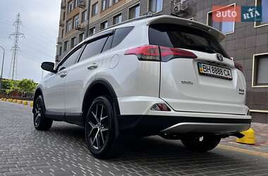 Внедорожник / Кроссовер Toyota RAV4 2016 в 