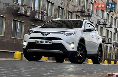 Внедорожник / Кроссовер Toyota RAV4 2016 в 