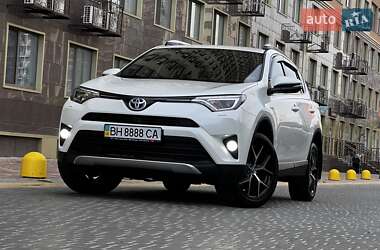 Внедорожник / Кроссовер Toyota RAV4 2016 в 