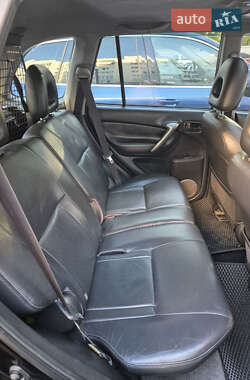 Позашляховик / Кросовер Toyota RAV4 2006 в 