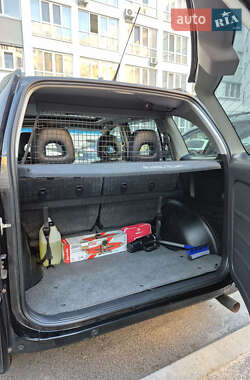 Позашляховик / Кросовер Toyota RAV4 2006 в 