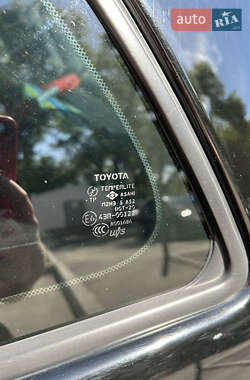 Позашляховик / Кросовер Toyota RAV4 2006 в 