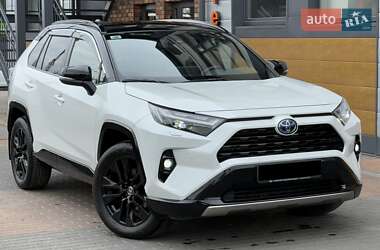 Внедорожник / Кроссовер Toyota RAV4 2024 в 