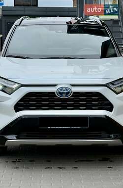 Внедорожник / Кроссовер Toyota RAV4 2024 в 