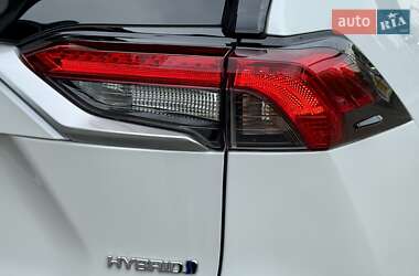 Внедорожник / Кроссовер Toyota RAV4 2024 в 