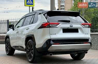 Внедорожник / Кроссовер Toyota RAV4 2024 в 