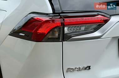 Внедорожник / Кроссовер Toyota RAV4 2024 в 