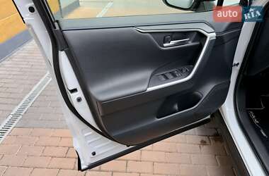 Внедорожник / Кроссовер Toyota RAV4 2024 в 