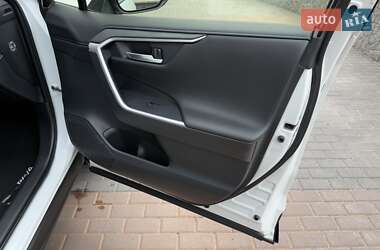 Внедорожник / Кроссовер Toyota RAV4 2024 в 