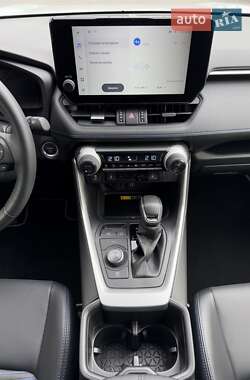 Внедорожник / Кроссовер Toyota RAV4 2024 в 