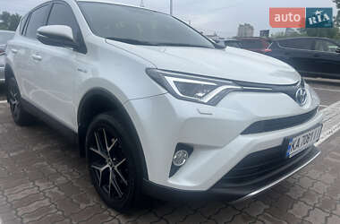 Позашляховик / Кросовер Toyota RAV4 2017 в 