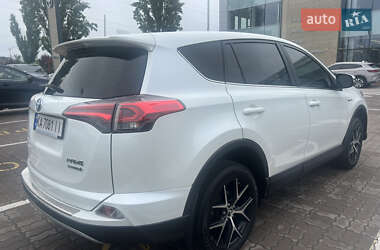 Позашляховик / Кросовер Toyota RAV4 2017 в 