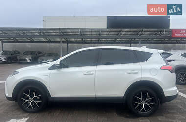Позашляховик / Кросовер Toyota RAV4 2017 в 