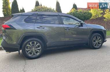 Позашляховик / Кросовер Toyota RAV4 2023 в 