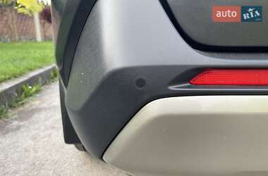 Позашляховик / Кросовер Toyota RAV4 2023 в 