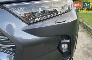 Позашляховик / Кросовер Toyota RAV4 2023 в 