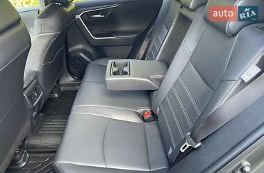 Позашляховик / Кросовер Toyota RAV4 2023 в 