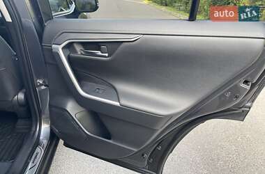 Позашляховик / Кросовер Toyota RAV4 2023 в 