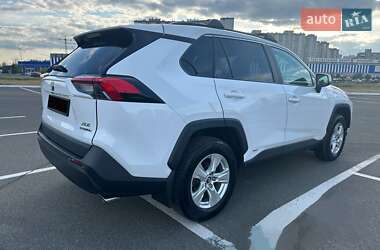 Позашляховик / Кросовер Toyota RAV4 2019 в 