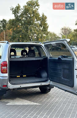 Внедорожник / Кроссовер Toyota RAV4 2004 в 