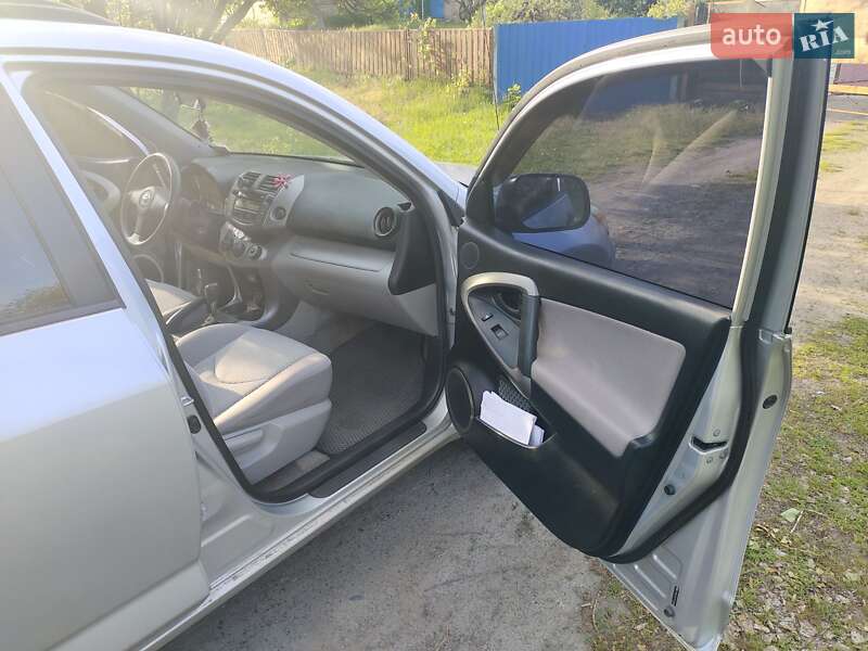 Позашляховик / Кросовер Toyota RAV4 2007 в Пирятині