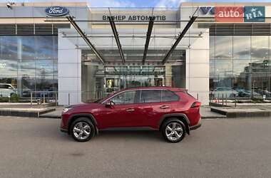 Позашляховик / Кросовер Toyota RAV4 2019 в 