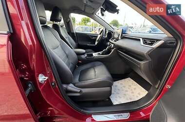 Позашляховик / Кросовер Toyota RAV4 2019 в 