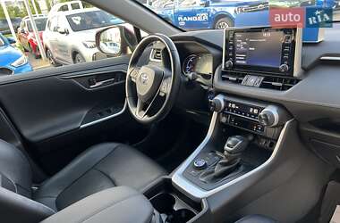 Позашляховик / Кросовер Toyota RAV4 2019 в 