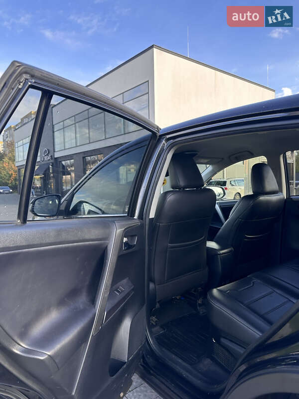 Позашляховик / Кросовер Toyota RAV4 2018 в Ужгороді