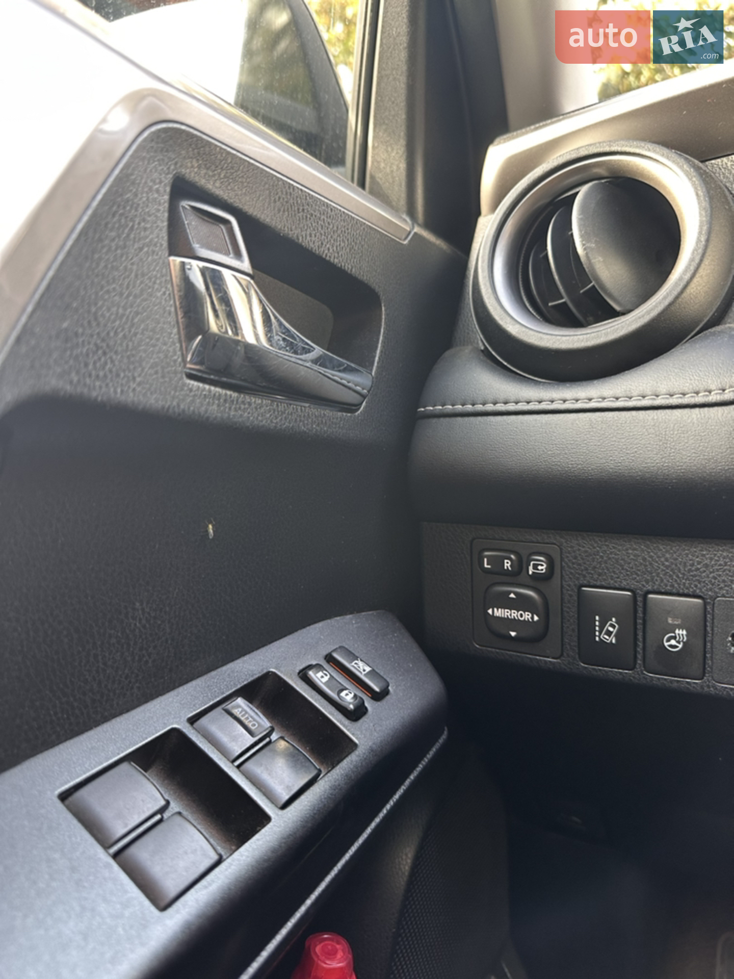 2018 Toyota RAV 4 - мініатюра 16