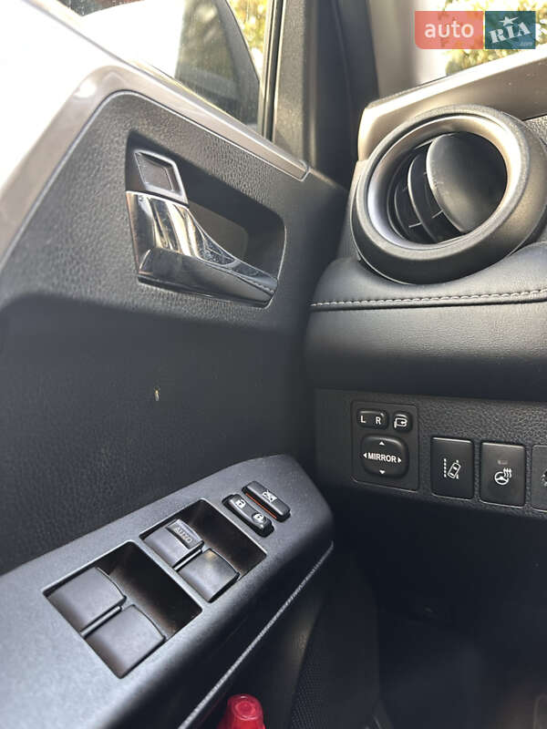 Позашляховик / Кросовер Toyota RAV4 2018 в Ужгороді