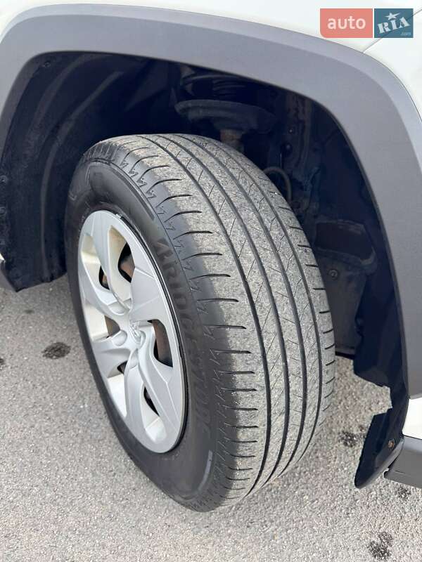 Позашляховик / Кросовер Toyota RAV4 2019 в Києві