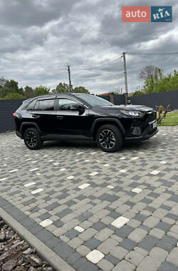 Позашляховик / Кросовер Toyota RAV4 2019 в 