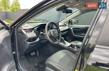 Позашляховик / Кросовер Toyota RAV4 2019 в 