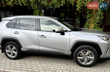 Позашляховик / Кросовер Toyota RAV4 2021 в 