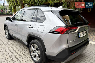 Позашляховик / Кросовер Toyota RAV4 2021 в 