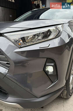 Внедорожник / Кроссовер Toyota RAV4 2023 в 