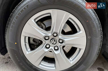 Внедорожник / Кроссовер Toyota RAV4 2023 в 