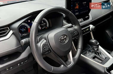 Внедорожник / Кроссовер Toyota RAV4 2023 в 